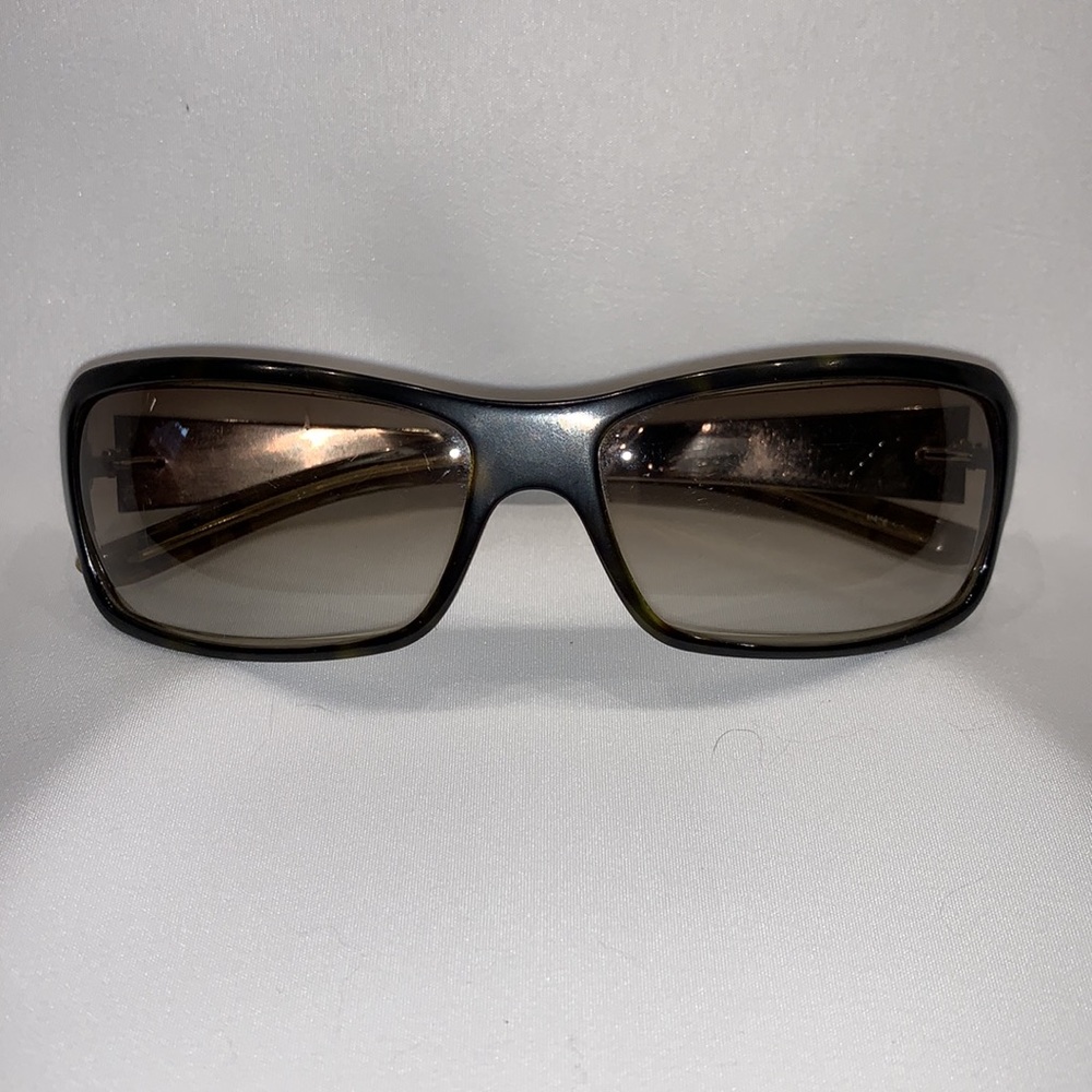 Vintage Burberry sunglasses with hardshell classic Burberry print case.